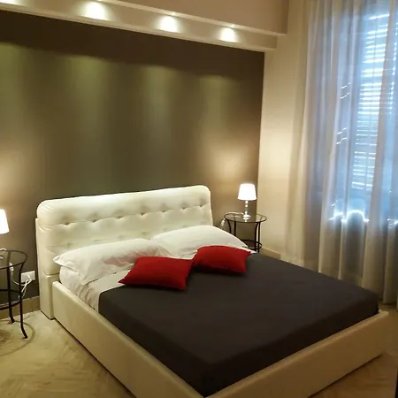 Oriental Palace Oda ve Kahvaltı 4*